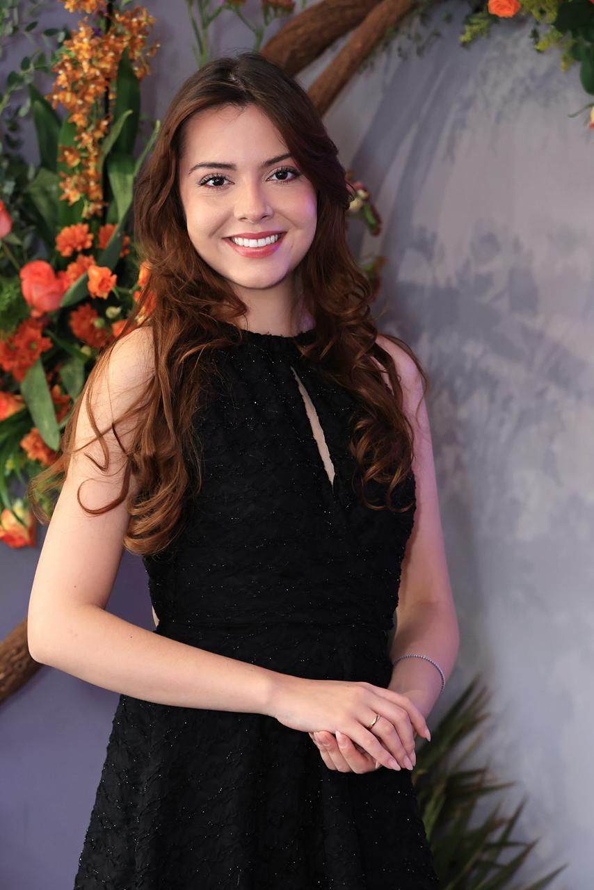 Maria Vitória Alves – Retrato